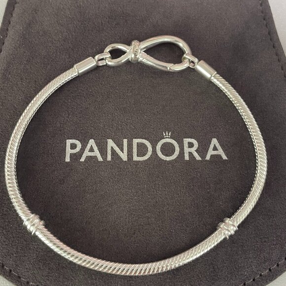 Pandora Silver infinity clasp Bracelet - New without Tags and Gift Box - Picture 2 of 5